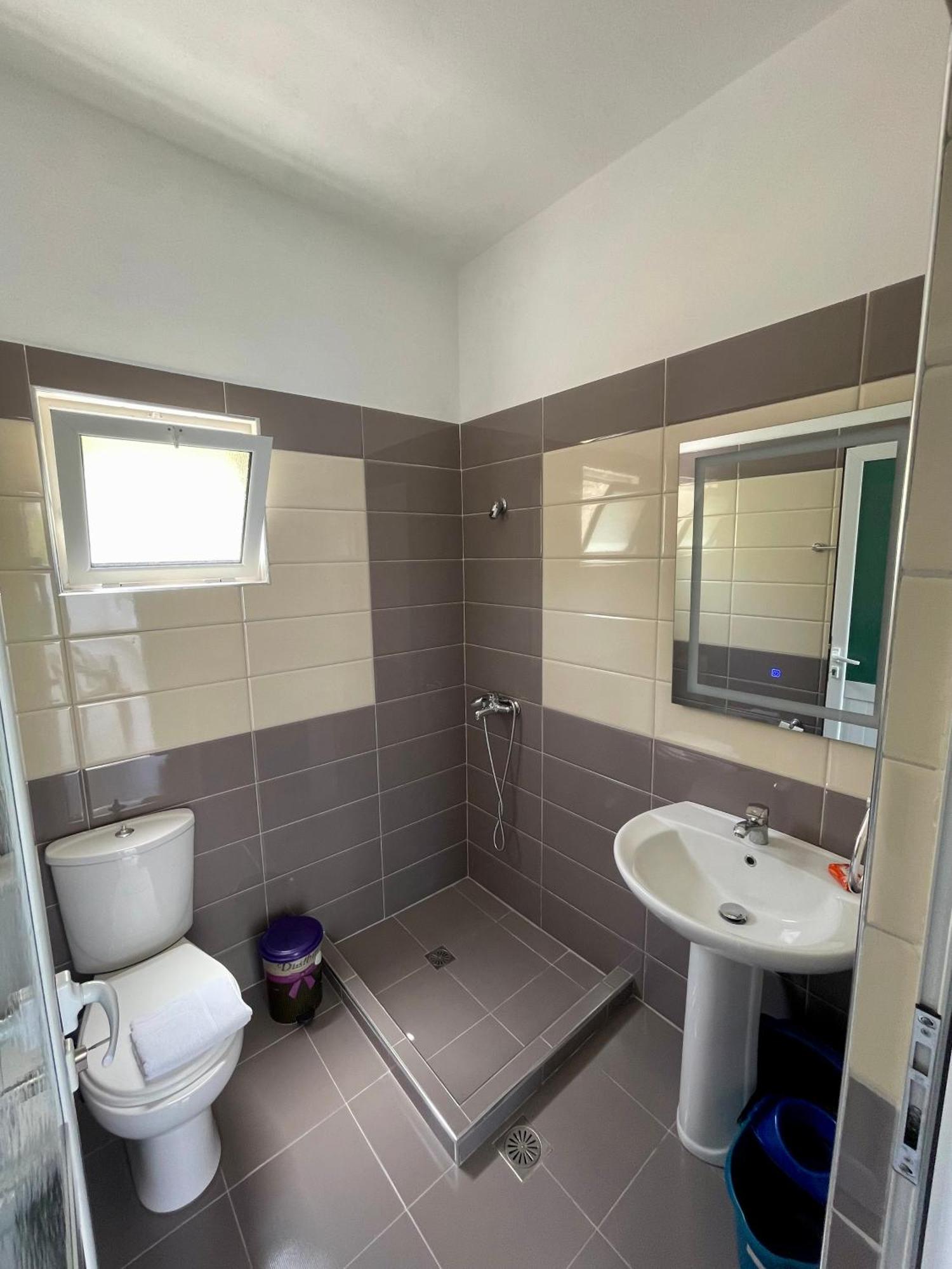 Keivi Guesthouse Sarande Ngoại thất bức ảnh
